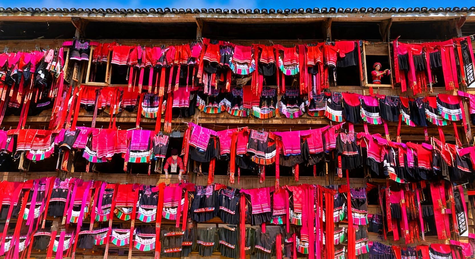 jimeng-2026-04-27-2995-提升图片的锐度及清晰度,提高整个画面的饱和度,在最上端的左右窗口添加2个红瑶女人... jimeng-2026-04-27-2995-提升图片的锐度及清晰度,提高整个画面的饱和度,在最上端的左右窗口添加2个红瑶女人...