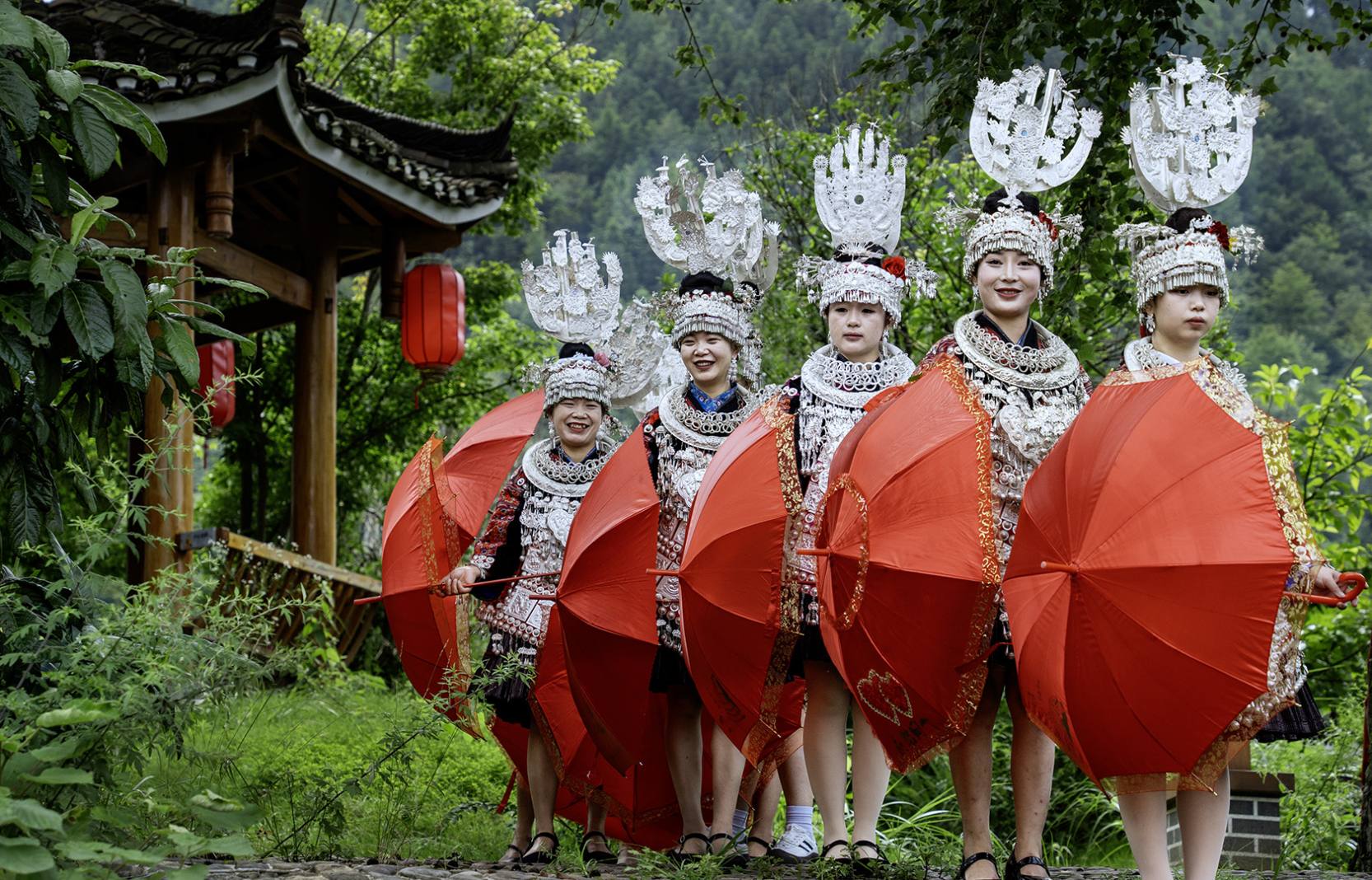 4、于涟三《Red Umbrella Beauty》IFIA银牌 4、于涟三《Red Umbrella Beauty》IFIA银牌